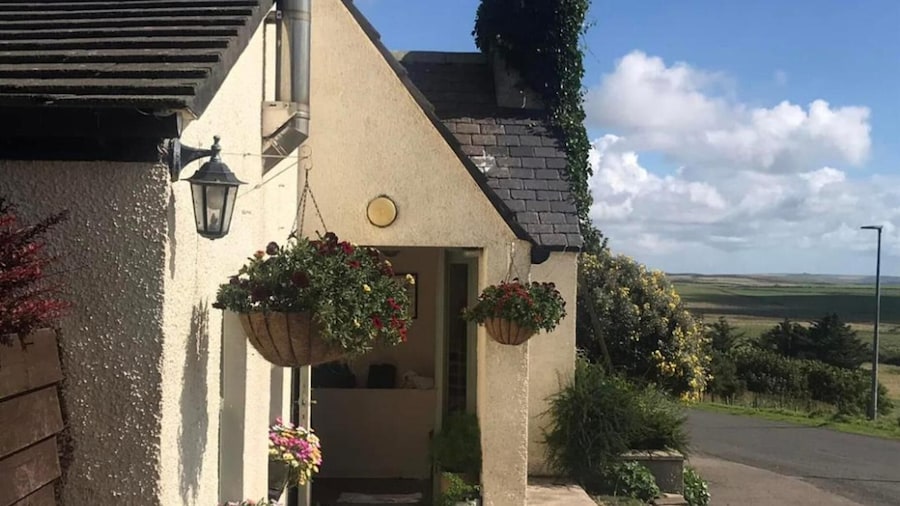 Cottage Sleeps 9 With Sea Views and Parking