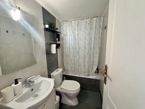 Hair dryer, towels, soap, toilet paper - Jet lag by the Sea Stylish House close toAthens airport,Rafina port, Ahens (Artemis)