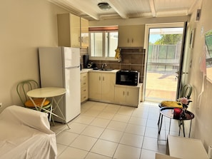 Private kitchen - Jet lag by the Sea Stylish House close toAthens airport,Rafina port, Ahens (Artemis)