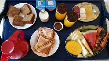 Free daily continental breakfast