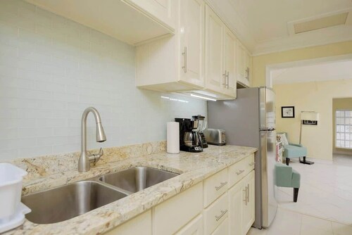 Bright 2 BR Close To Atlantis & Beach - 3 Min Walk