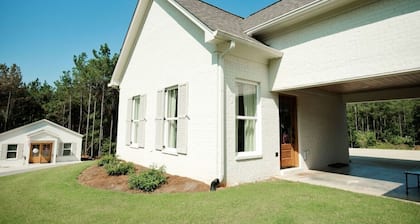 Cozy Carriage Cottage