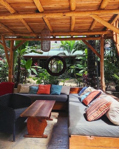 Cabinas Playa Surf Hostel