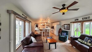 Living area - 2-bedroom 2-bathroom mobile home in Antler Acres Lake Rathbun Moravia IA (Moravia)