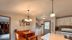 Dining - 2-bedroom 2-bathroom mobile home in Antler Acres Lake Rathbun Moravia IA (Moravia)