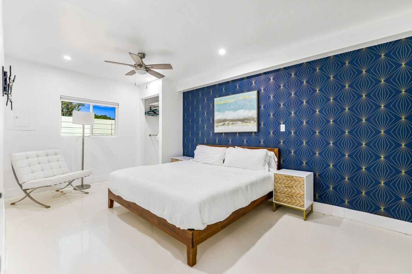 Iron/ironing board, travel crib, WiFi, bed sheets