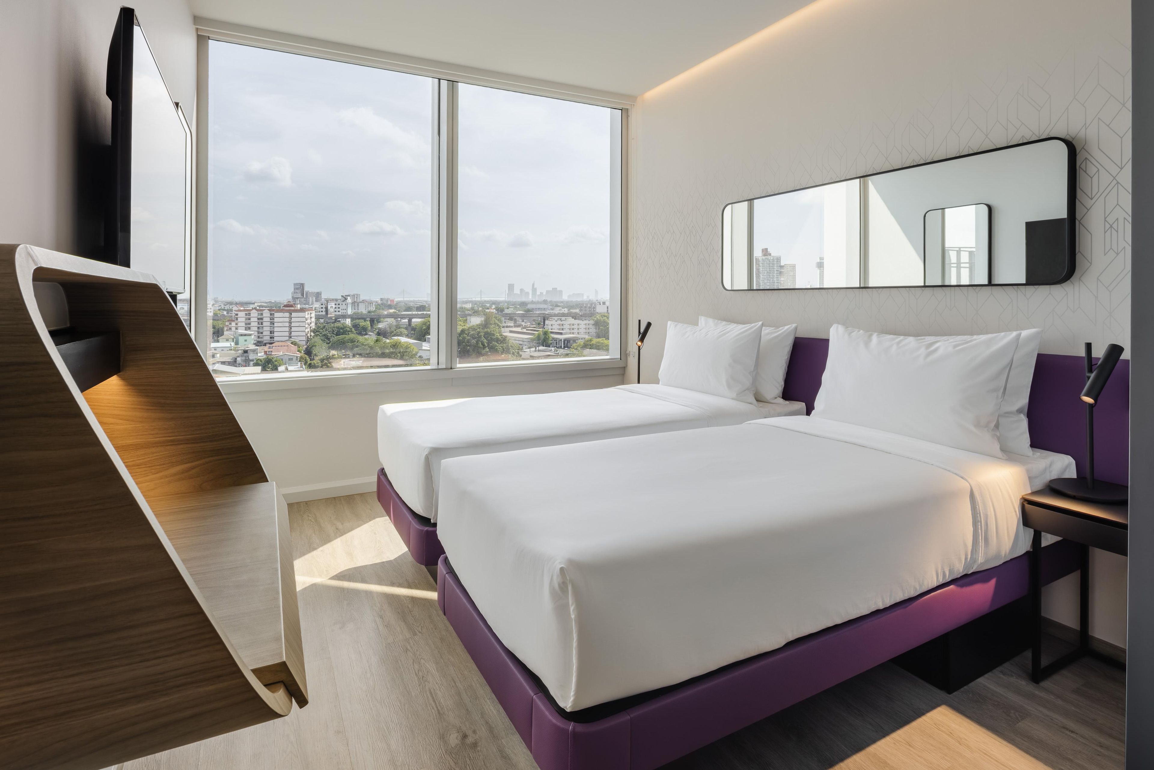 Premium Twin kamer, 2 eenpersoonsbedden (View) | Een minibar, een kluis op de kamer, een bureau, een laptopwerkplek