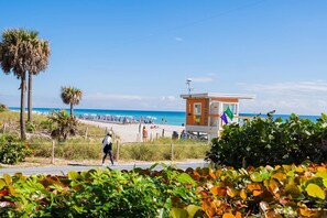 Beach - Ocean & Canal View Studio Beach 8 Min Pool Gym 804 (Hallandale Beach)