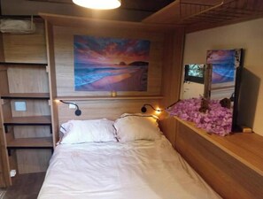 1 dormitorio, tabla de planchar con plancha, wifi