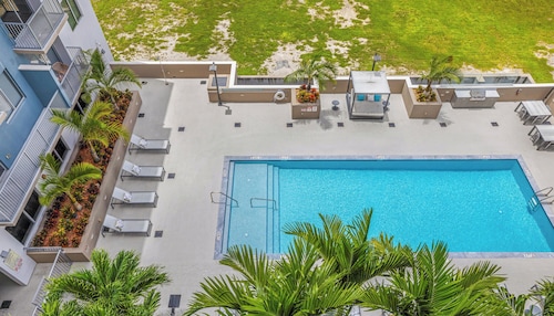 Sleek Miami 2BR - Free parking - Pool