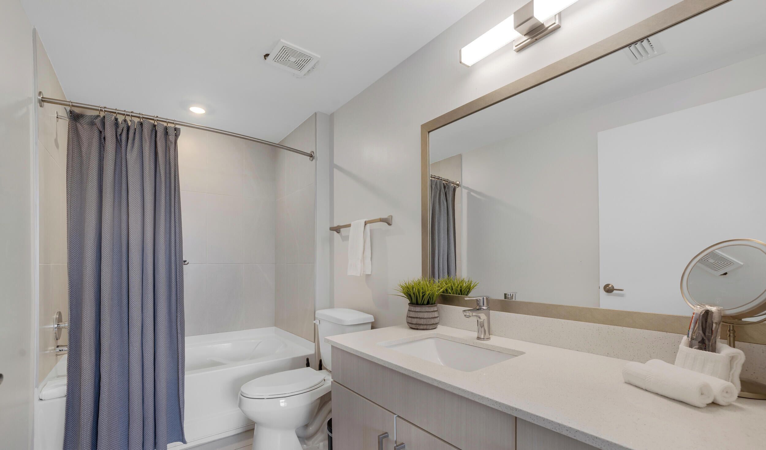 Condo, Balcony, Pool View | Bathroom