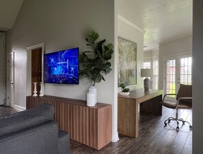 Living area - Lake Charles Corporate Retreat (Lake Charles)