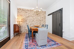 Dining - Magnolia Pines - 3 King Beds & Luxury Kitchen (Auburn)