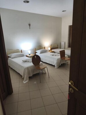 Desk, laptop workspace, iron/ironing board (on request), free WiFi - Provincia Italiana S. Francesco d'Assisi (Foligno)