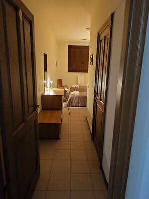Desk, laptop workspace, iron/ironing board (on request), free WiFi - Provincia Italiana S. Francesco d'Assisi (Foligno)