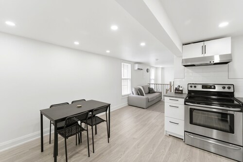Spacious 3BR Two-Level Apt · Monthly Stays · Sleeps 5 · In-Unit Laundry