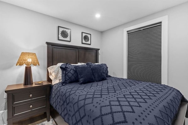 5 Schlafzimmer, Schreibtisch, Bügeleisen/Bügelbrett, Reisekinderbett