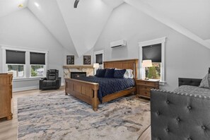Desk, iron/ironing board, travel cot, free WiFi - Lakefront Getaway | 5BR | Arcade, Theater, Beach (Colchester)