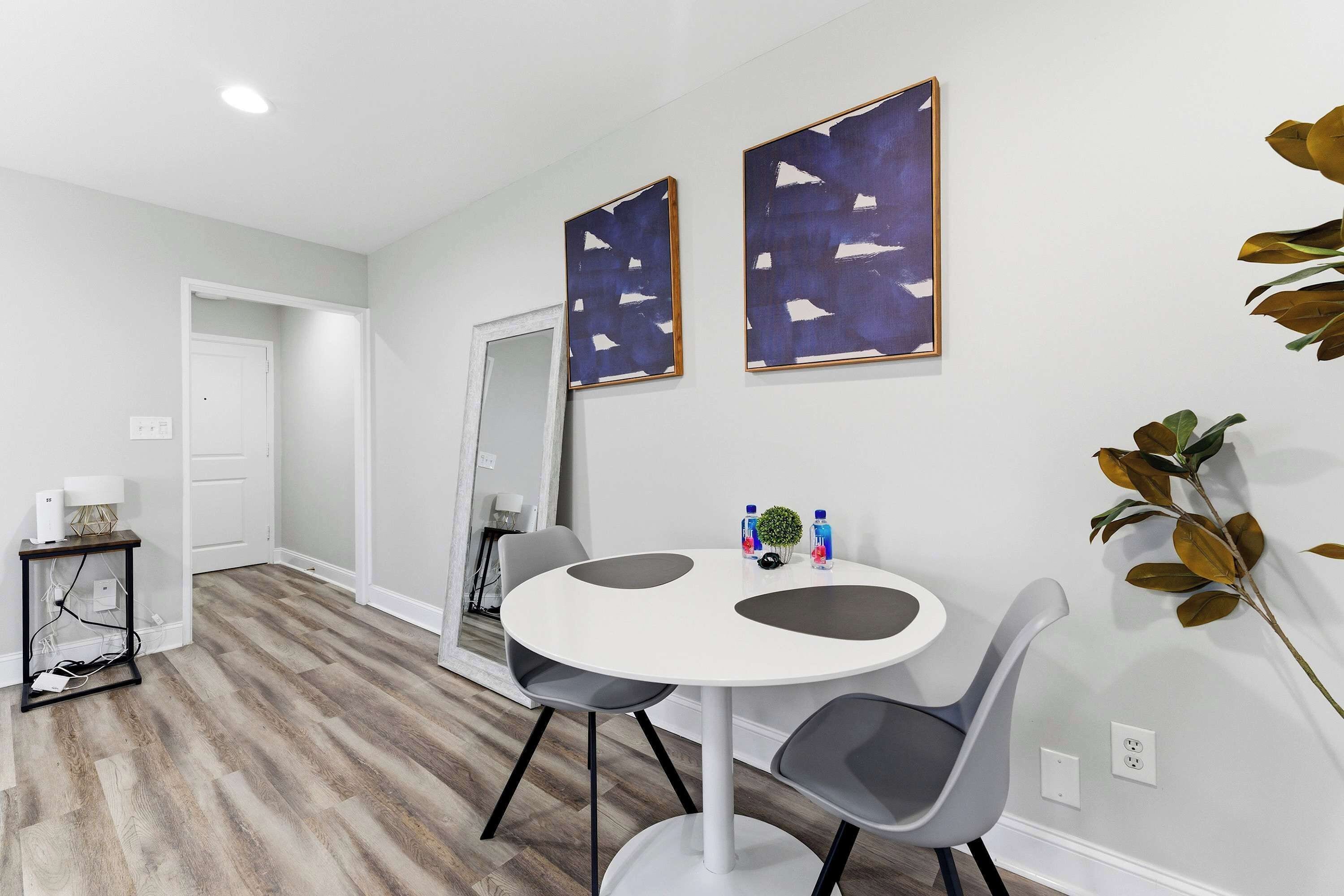 Condo, 1 King Bed with Sofa bed, City View (Cityview Peach) | Dining