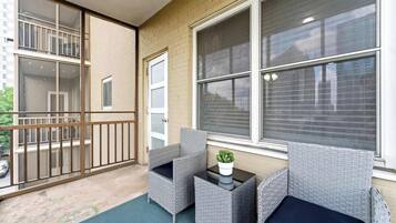 Condo, 1 King Bed with Sofa bed, City View (Cityview Peach) | Balcony