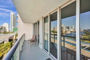 DSC01198 - Condo Resort - Beach access & Bay View (Hallandale Beach)