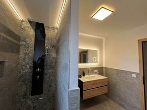 Shower, hair dryer, towels - Studler-Eck - Holidays at the most beautiful place in the Tyrol (Oberperfuss)
