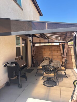 Outdoor dining - 1 Bed/Bath Attached Casita w/ Private Entrance (Victorville)