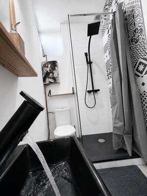Bathroom - Vrbo Property (Tours)