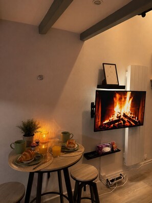 Dining - Vrbo Property (Tours)
