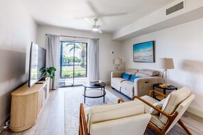 Condo Deluxe, vue sur le canal | Salle de séjour