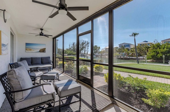 Condo Deluxe, vista al canal | Vista al lago
