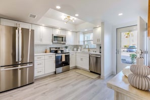 Deluxe Condo, Canal View | Private kitchen - Quiet Condo with Pool Ground Floor (Sarasota)