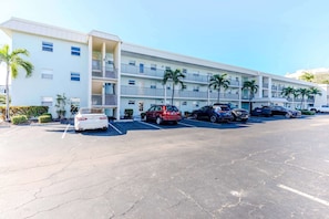 Free self parking - Quiet Condo with Pool Ground Floor (Sarasota)