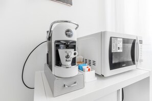 Microwave - Modern Loft in Milan • M1 Metro Line • Cathedral 15 min (Milano)