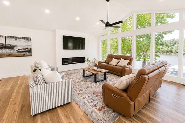 House, Multiple Beds (The Ozark Acre) | Living area