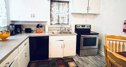 Red Door Lodge of Alexandria 2-Bedrooms 1-Bath House