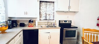 Red Door Lodge of Alexandria 2-Bedrooms 1-Bath House