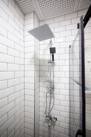 Shower, free toiletries, hair dryer, towels - Medusa Historic Luxury Hotel  Galata (istanbul)