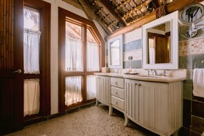 Villa, 4 Bedrooms | Bathroom - Caleton 16  (Punta Cana)