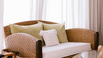 Villa, 4 Bedrooms | Living area