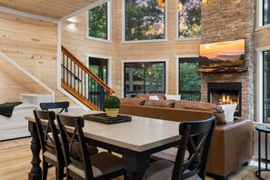 Dining - Blue Water Pines · New Listing! Ping Pong, Hot Tub and Fire Pit (Broken Bow)