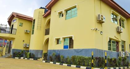 Gracefield hotel & suites