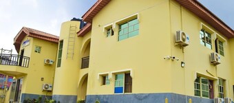 Gracefield hotel & suites