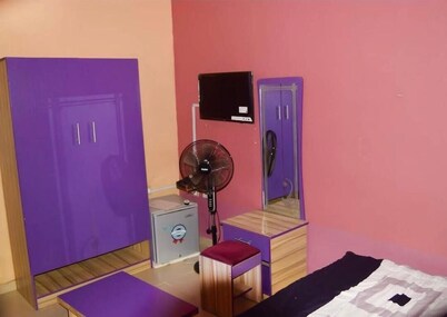 Gracefield hotel & suites
