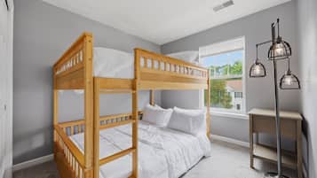3 habitaciones, tabla de planchar con plancha, wifi y ropa de cama