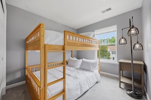 3 bedrooms, iron/ironing board, WiFi, bed sheets