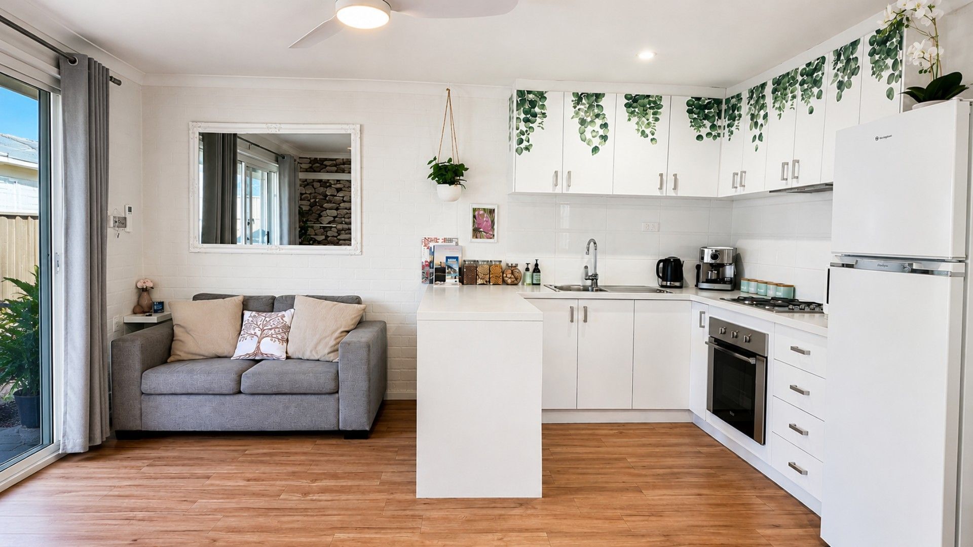 Coffee/tea maker, fridge, microwave, oven