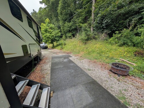 Spacious Stationary RV for Traveling Professionals