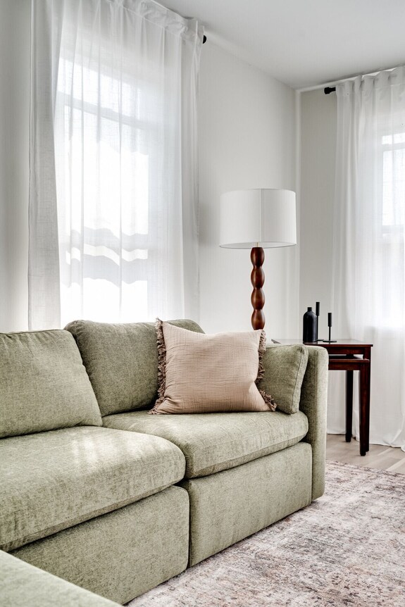 Stylish 2br Near Queens, Hospitals & Lake Ontario - Kingston
