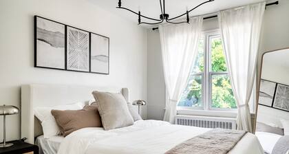 Stylish 2BR – Near Queen’s, Hospitals & Lake Ontario
